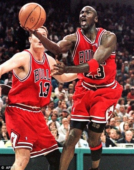 Michael Jordan còn được coi là một trong những chuyên gia clutch nổi tiếng nhất trong lịch sử. Ông đã thực hiện rất nhiều pha ghi điểm quan trọng vào thời điểm cuối trận đấu để mang lại chiến thắng cho Bulls.